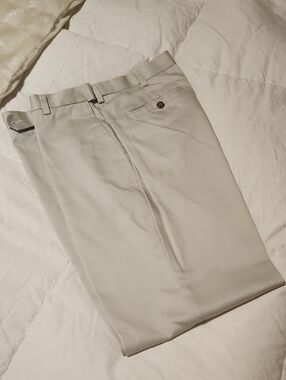 Roundtree & Yorke Light Gray Chino Pants